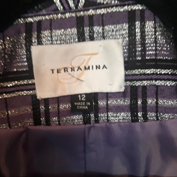 two-piece dress suit - Picture 3 of 3